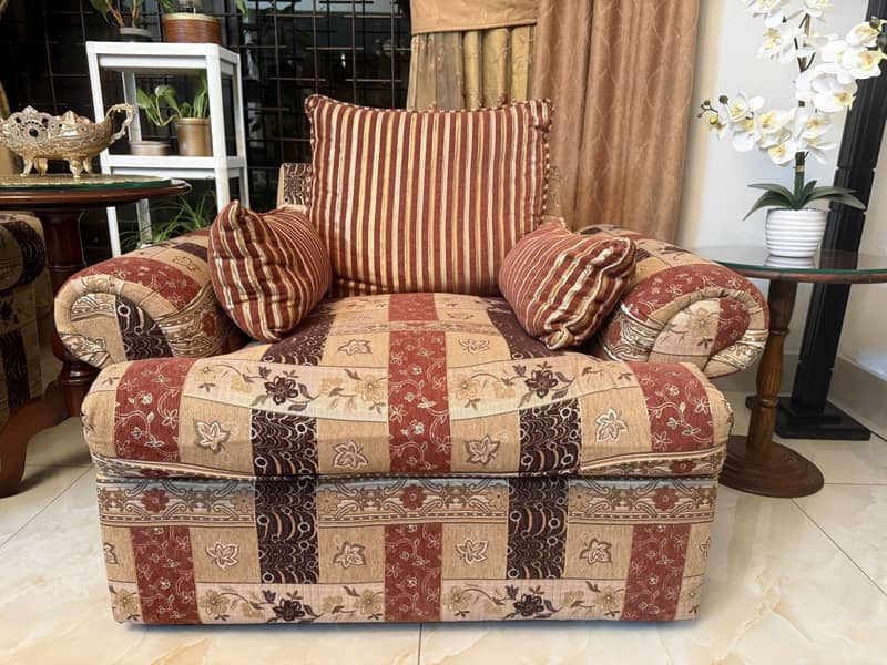 9 seater multicoloured sofa set with solid frame 2