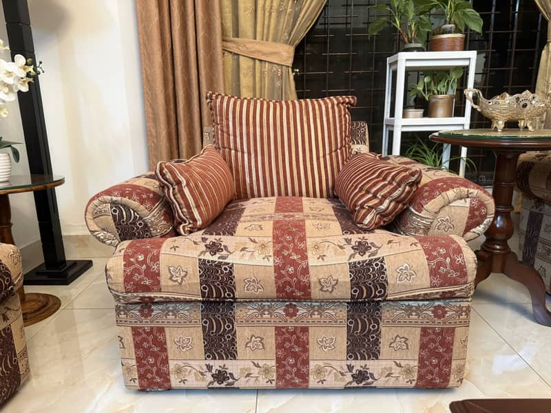 9 seater multicoloured sofa set with solid frame 3