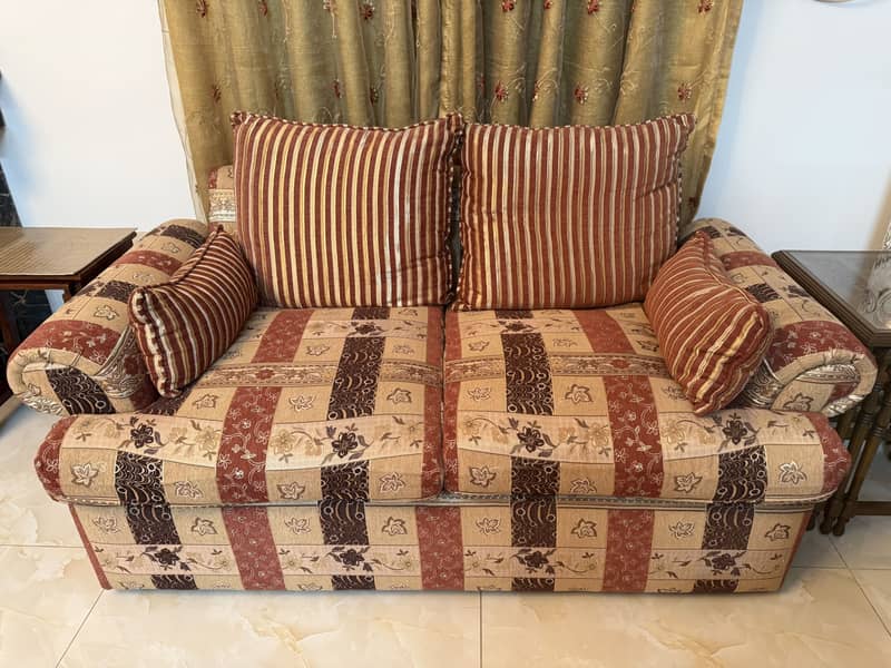 9 seater multicoloured sofa set with solid frame 4