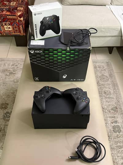 Xbox Series X, 1TB , 2 controllers, With box in excellent condition