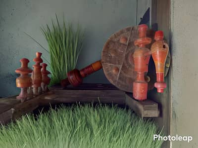 Thread Making Older Manual Wooden Showpiece