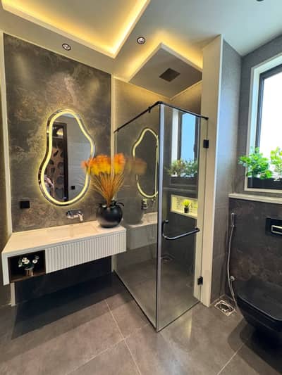 1 KANAL NOW UPPER PORTION AVAILABLE FOR RENT IS PRIME LOCATION FOR LIVING IN LAKE CITY MEADOWS PHASE 1 BLOCK-D LAHORE GAS AVAILABLE. SEPARATE INTERES 2 CAR PARKING SPACE.