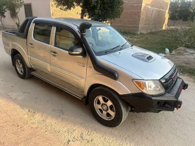 Toyota Hilux vigo 7/11 good condition