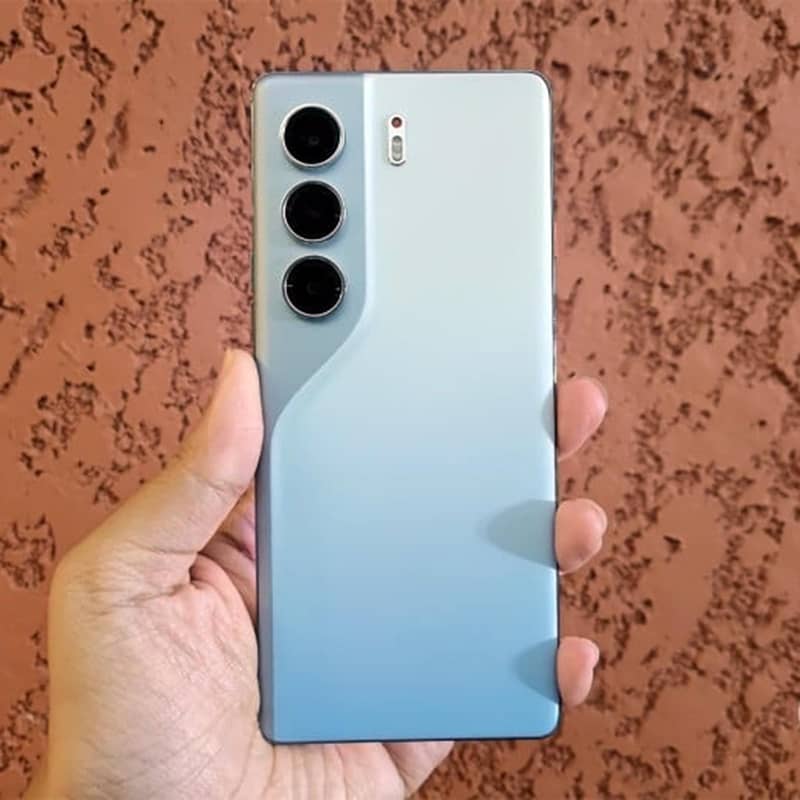 Tecno Camon 40 pro 0