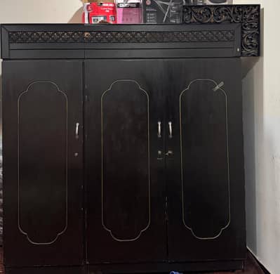 Wardrobe ( Almarih)