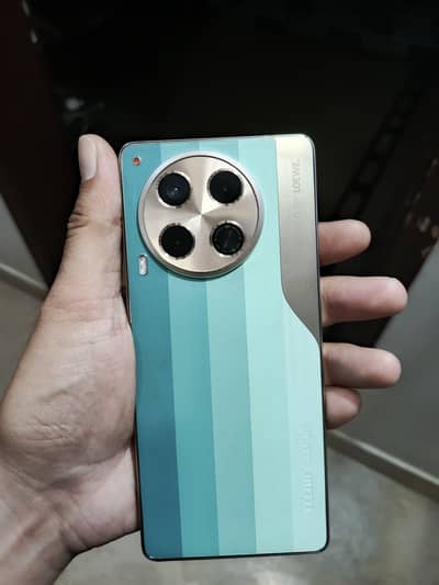 Tecno Camon 30 8+8 ram 256 memory