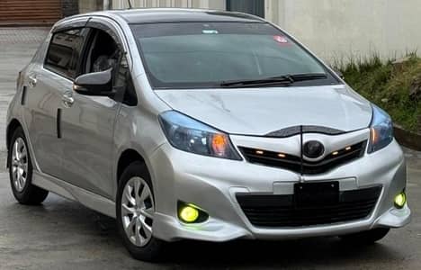 vitz  model import 13/17 islamabad registerd 1000cc power