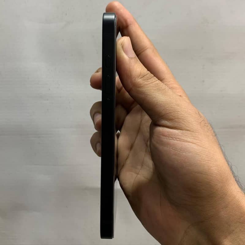 IPHONE 16 E  fully ok condition 2