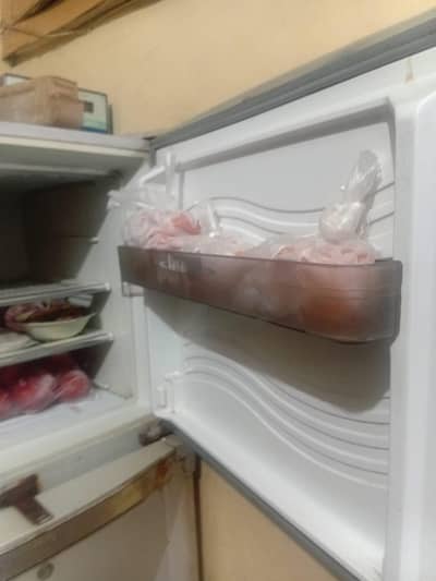 Dawlance. refrigerator  100% working  ok. ha condition 10/8