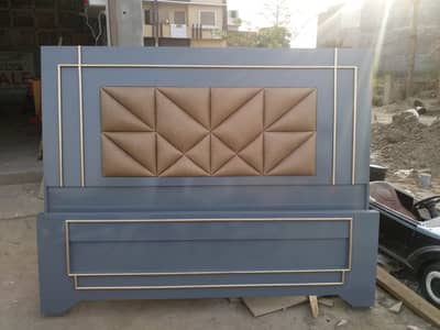 paint with poshish bed without matress