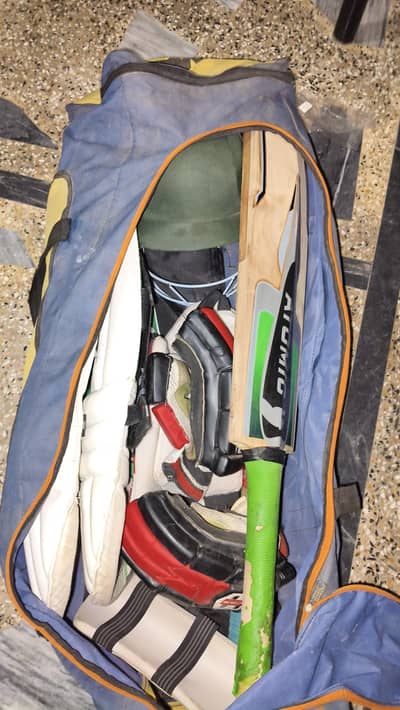 HComplete Ball Cricket Kit With HS spark 100 bat, Helmet, Gloves, Pads