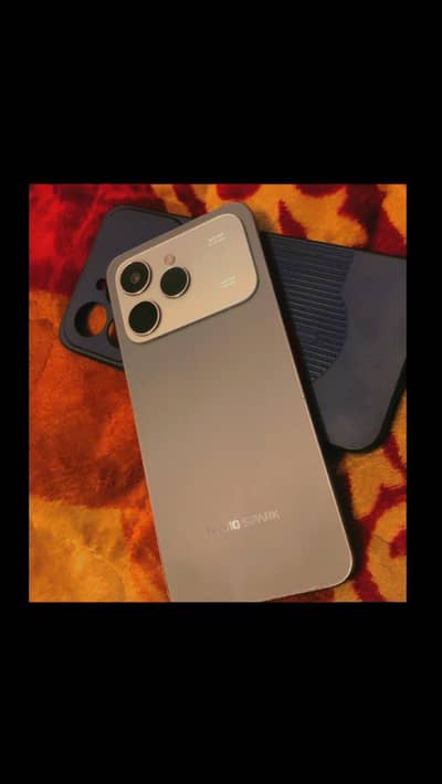 iske sath dabba Nahin hai gum ho gaya hai aur techno spark 40 hai ye