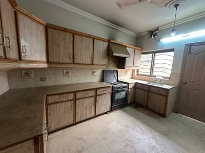 1 Kanal House Ground Portion Available Law Available With Gass Available.