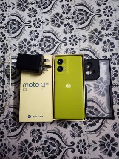 Moto G85 with complete original box and original charger!