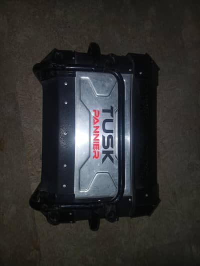 Motercycle aluminum side and top box