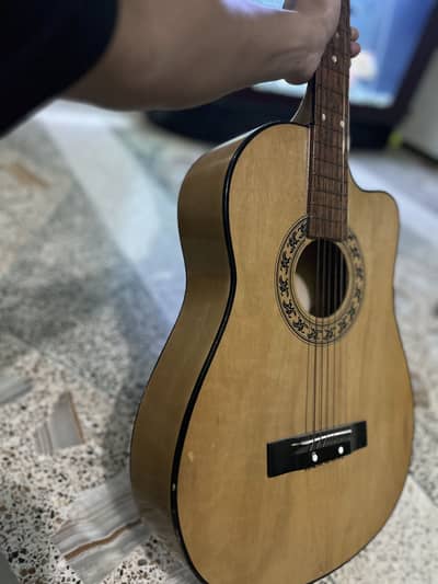 Acoustic Guitar for sale in good condition
