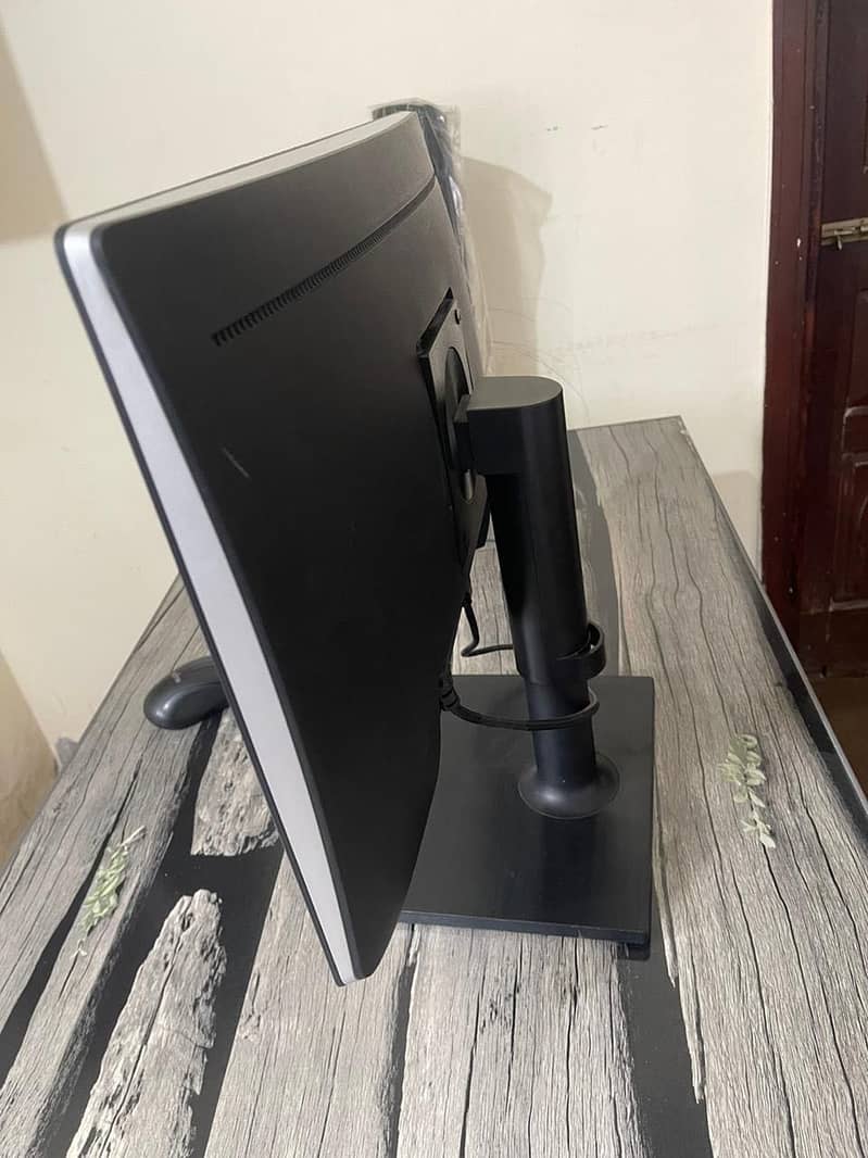 Full setup. CPU LCD chair table 3