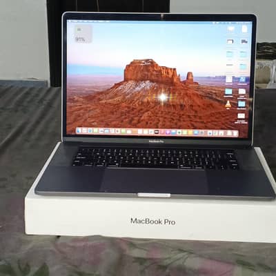 MacBook Pro 15” 2018 | Core i7 | 16GB RAM | 256GB SSD | Radeon 555X