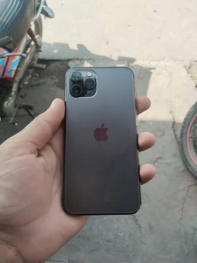 iphone 11 pro (03086933560)