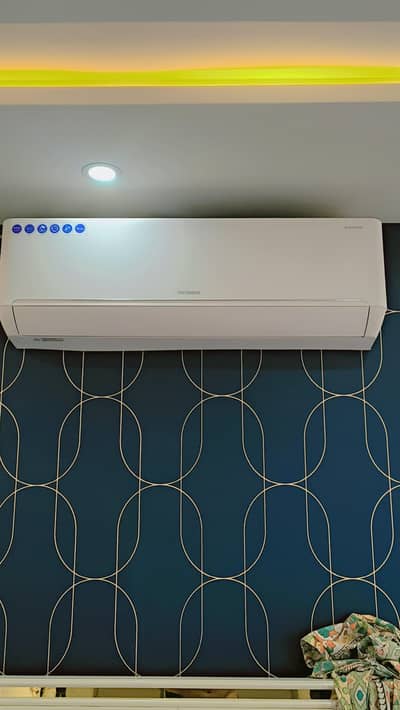 Hyundai DC inverter new model for sale only 1 year used