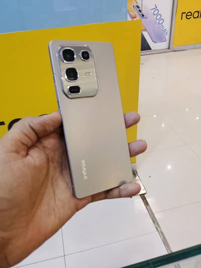 10/10 condition 4 month warranty with original box