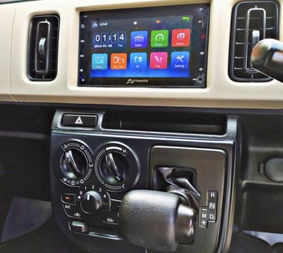 Suzuki Alto Infotainment system with side louvers