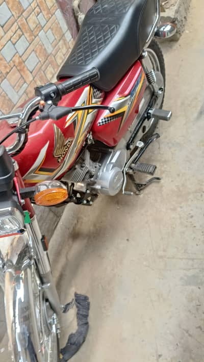 2024/2025 madal hai new hai just 6000 km chala hai