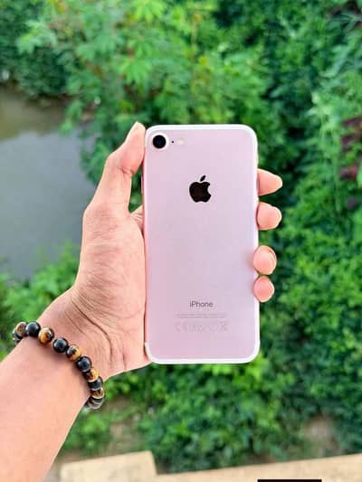 iPhone 7 256GB PTA approved my WhatsApp number 03277913445 for sale