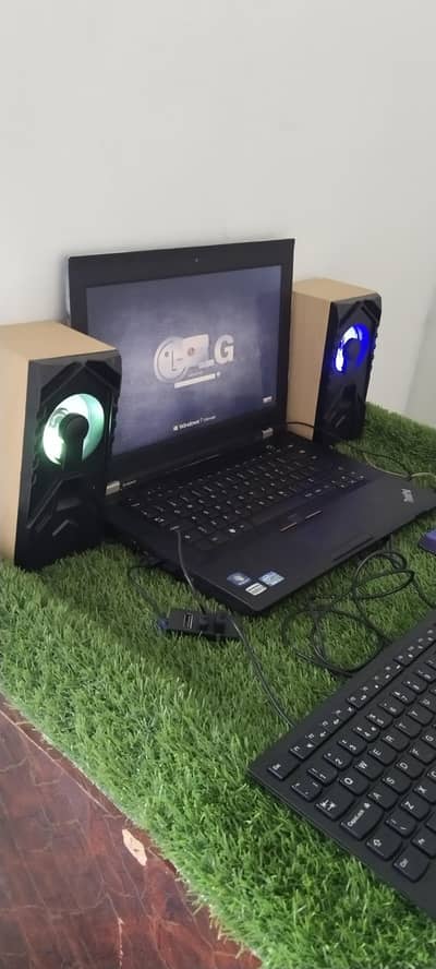 icore 3 generation 8gb ram 556 gb ssd