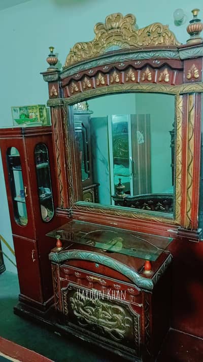 showcase and dressing table