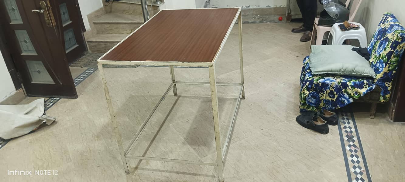 Metal angled table 1