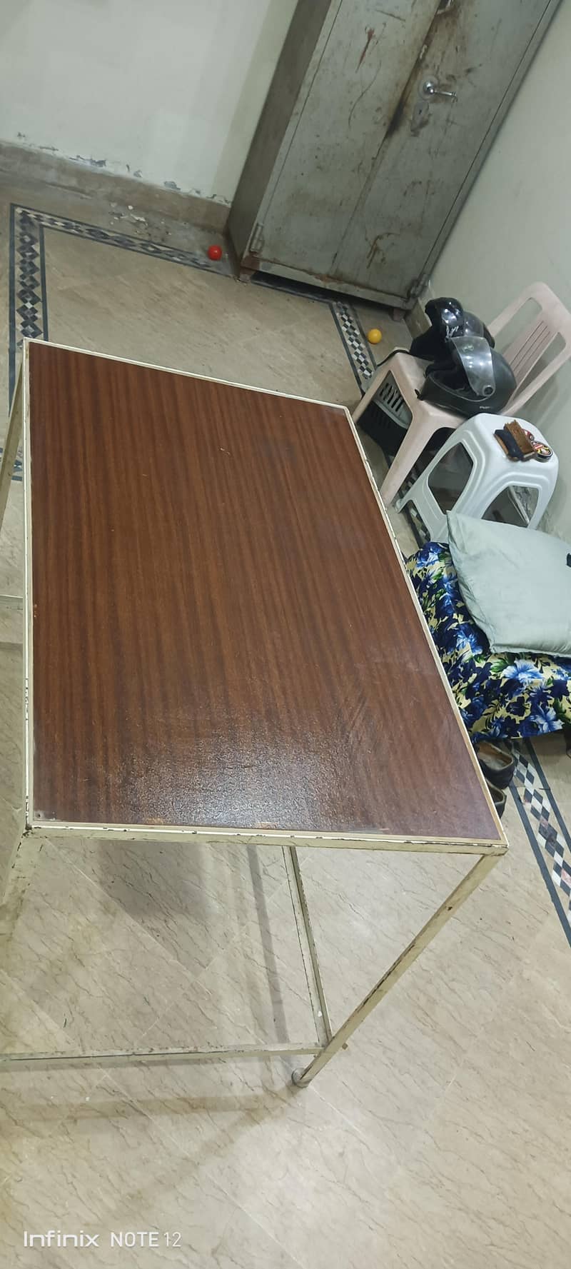 Metal angled table 3