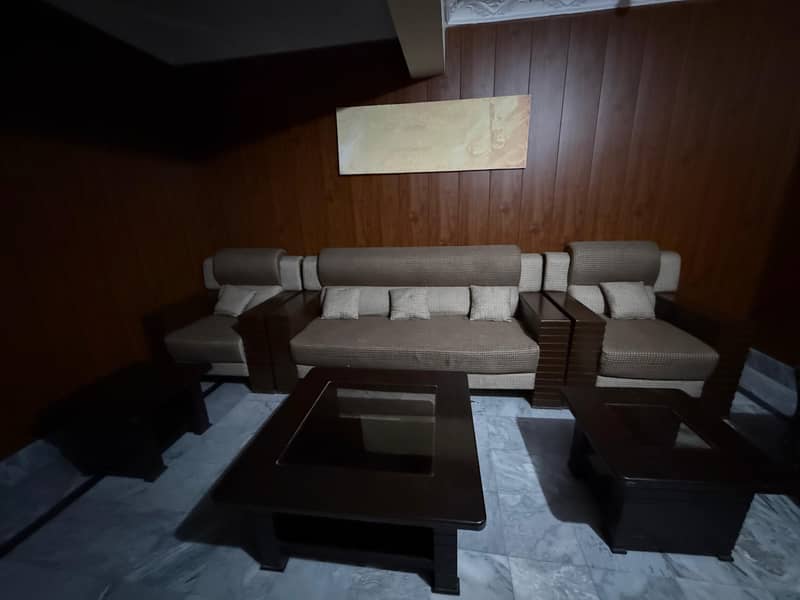 sofas well maintained 0