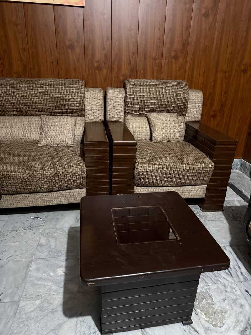 sofas well maintained 3