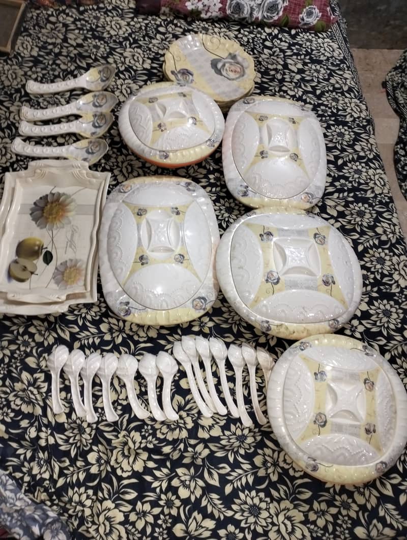Plastic dinner set 0