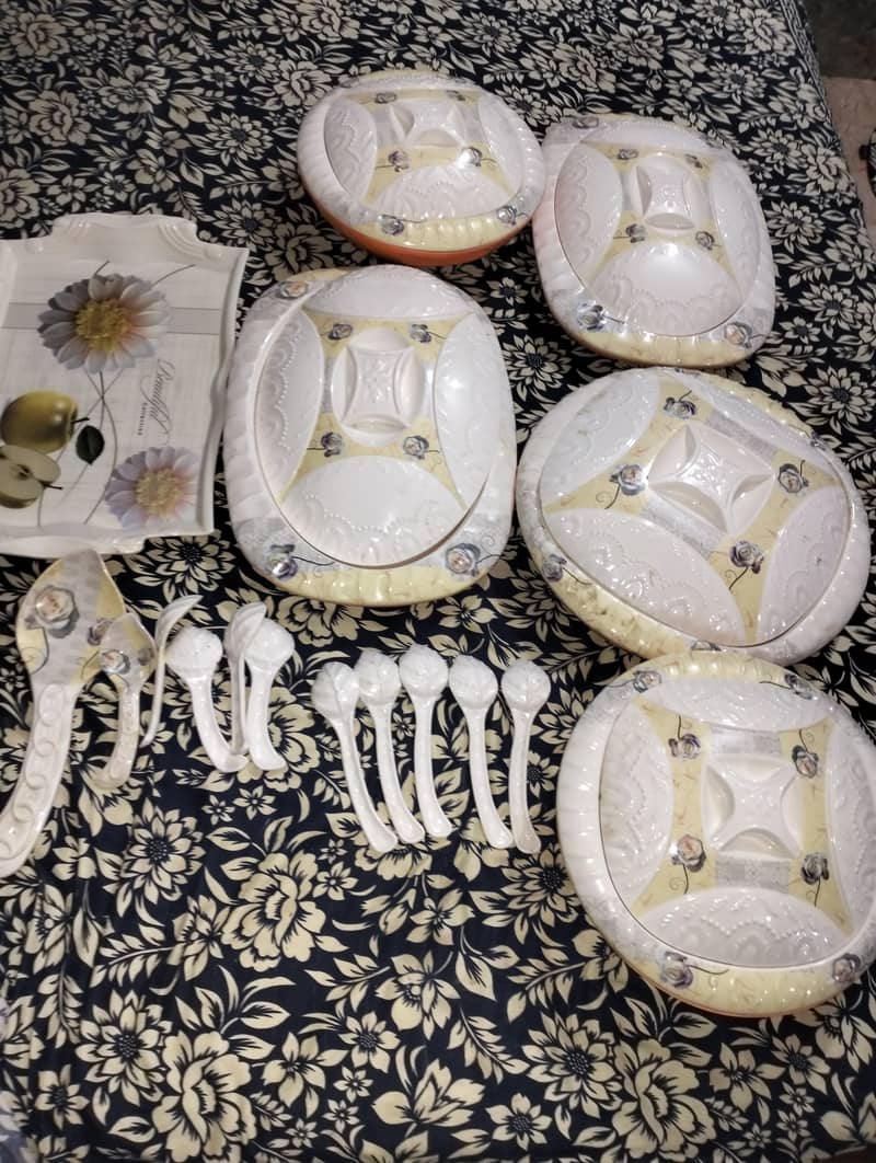 Plastic dinner set 2