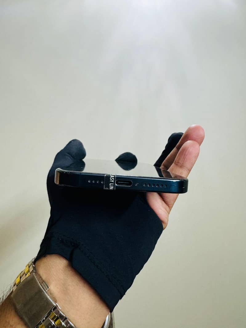 iPhone 15 pro max 4