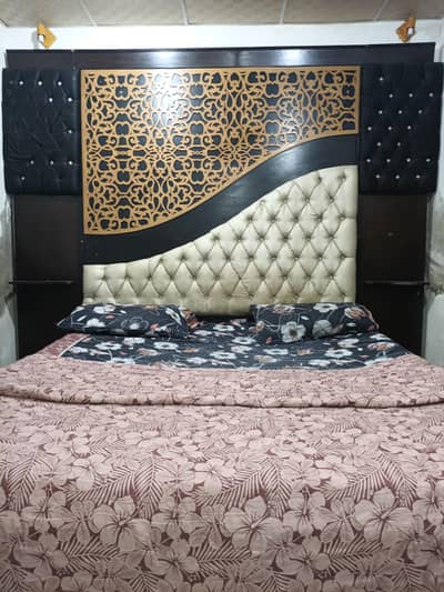 KING SIZE SLIGHTLY USED BED SET FOR SALE