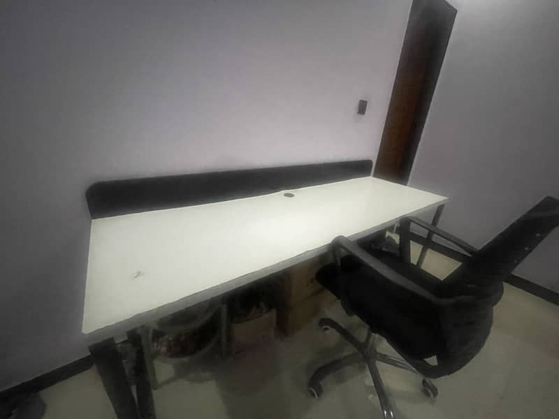 COMPUTER TABLE AND CHAIR 0