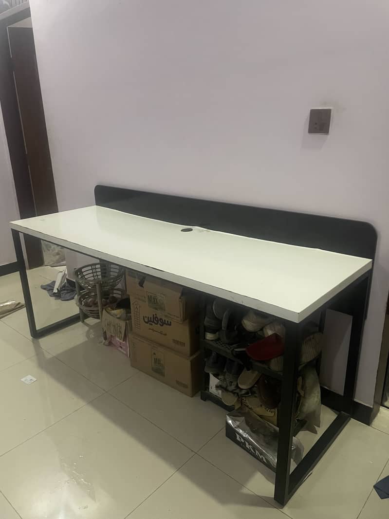 COMPUTER TABLE AND CHAIR 2