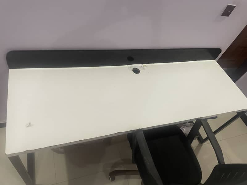 COMPUTER TABLE AND CHAIR 3