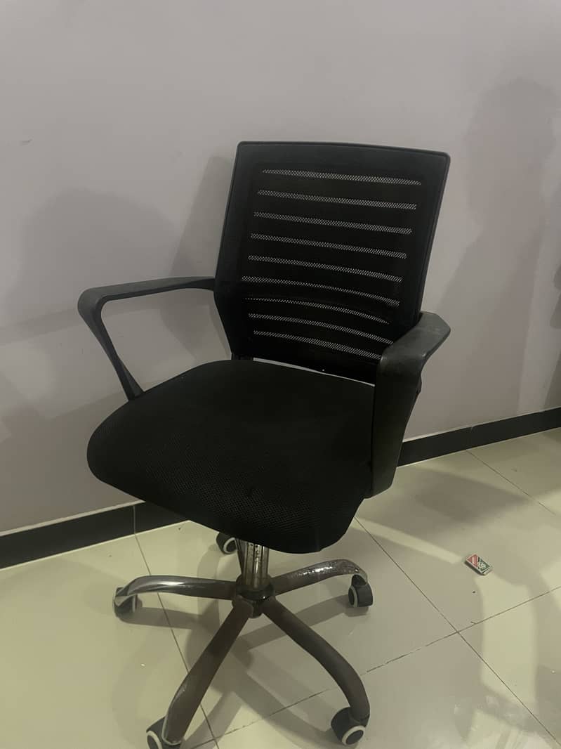 COMPUTER TABLE AND CHAIR 4