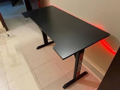 Modern Iron Frame Table – Durable & Stylish for Home & Office