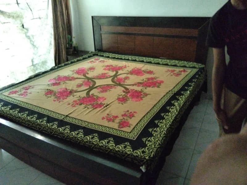 double bed with one side sightable 0