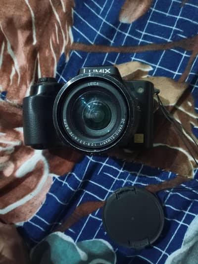 Panasonic Lumix DMC-Fz5camera for sale with 8gb card