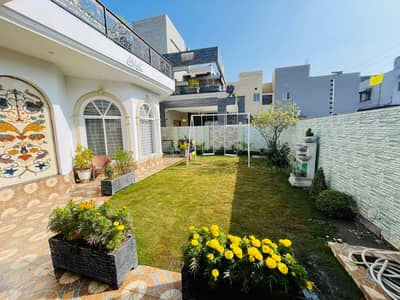 14 Marla Well Maintain House Available For Sale At Prime Location In DHA Phase 1