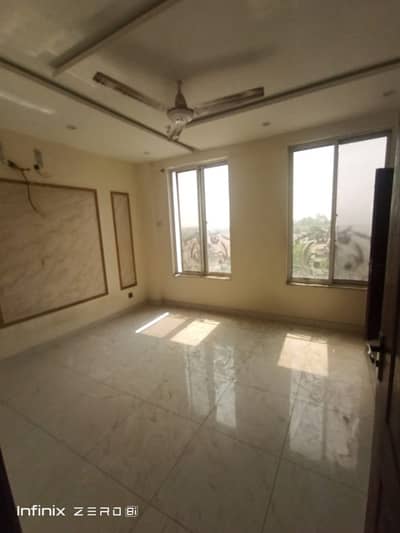 4Marla Flat Available For Rent