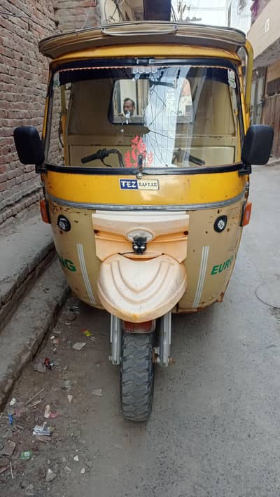 auto loder hai truck bady main