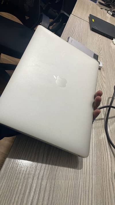 Apple MacBook Pro 2020 - Touch Bar - 8GB RAM / 512GB SSD