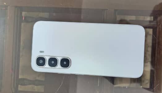 Infinix hot 60 pro   10/10 condition only 2 month used
